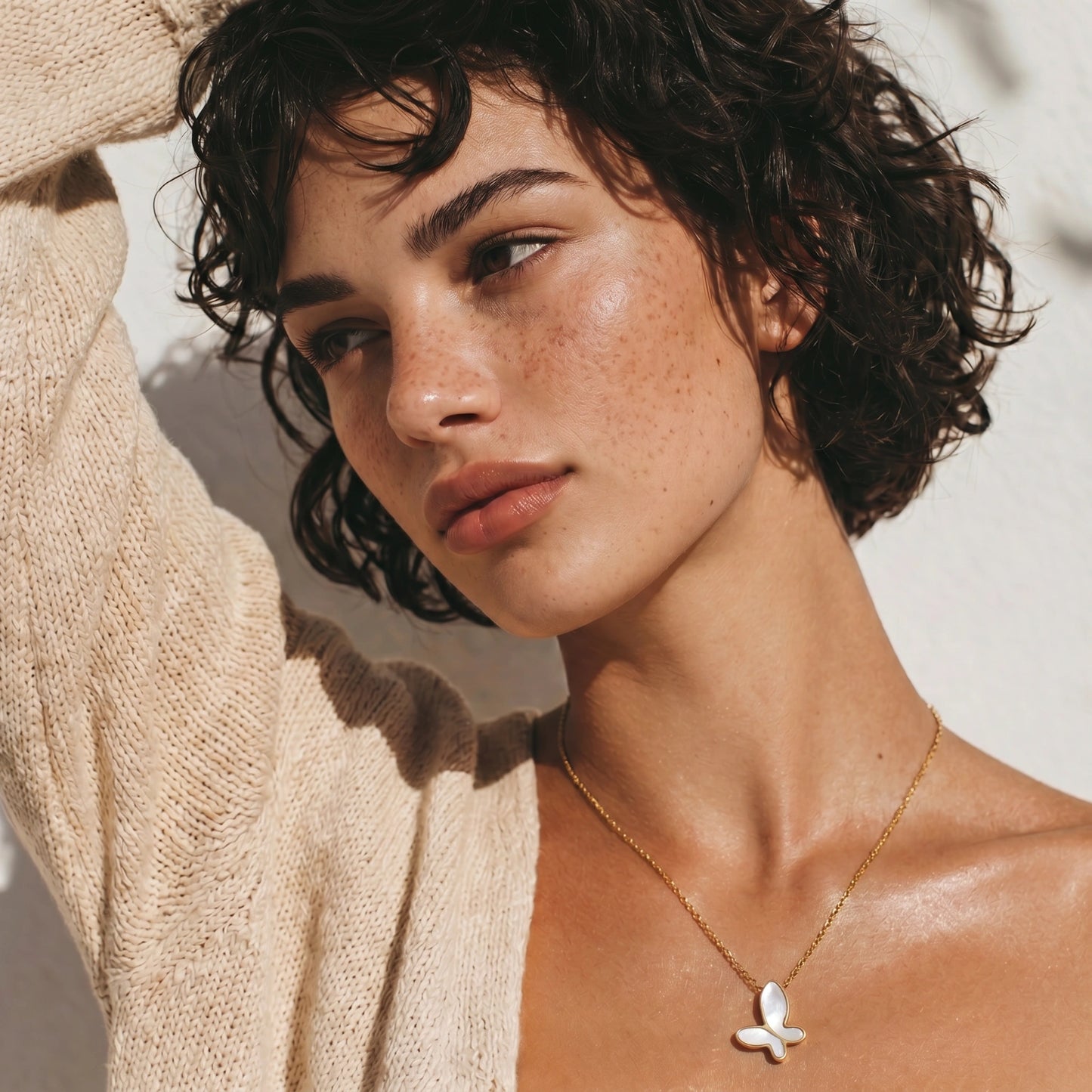 Collar Mariposa Flutter Dream – Nácar Natural & Baño de Oro 18K